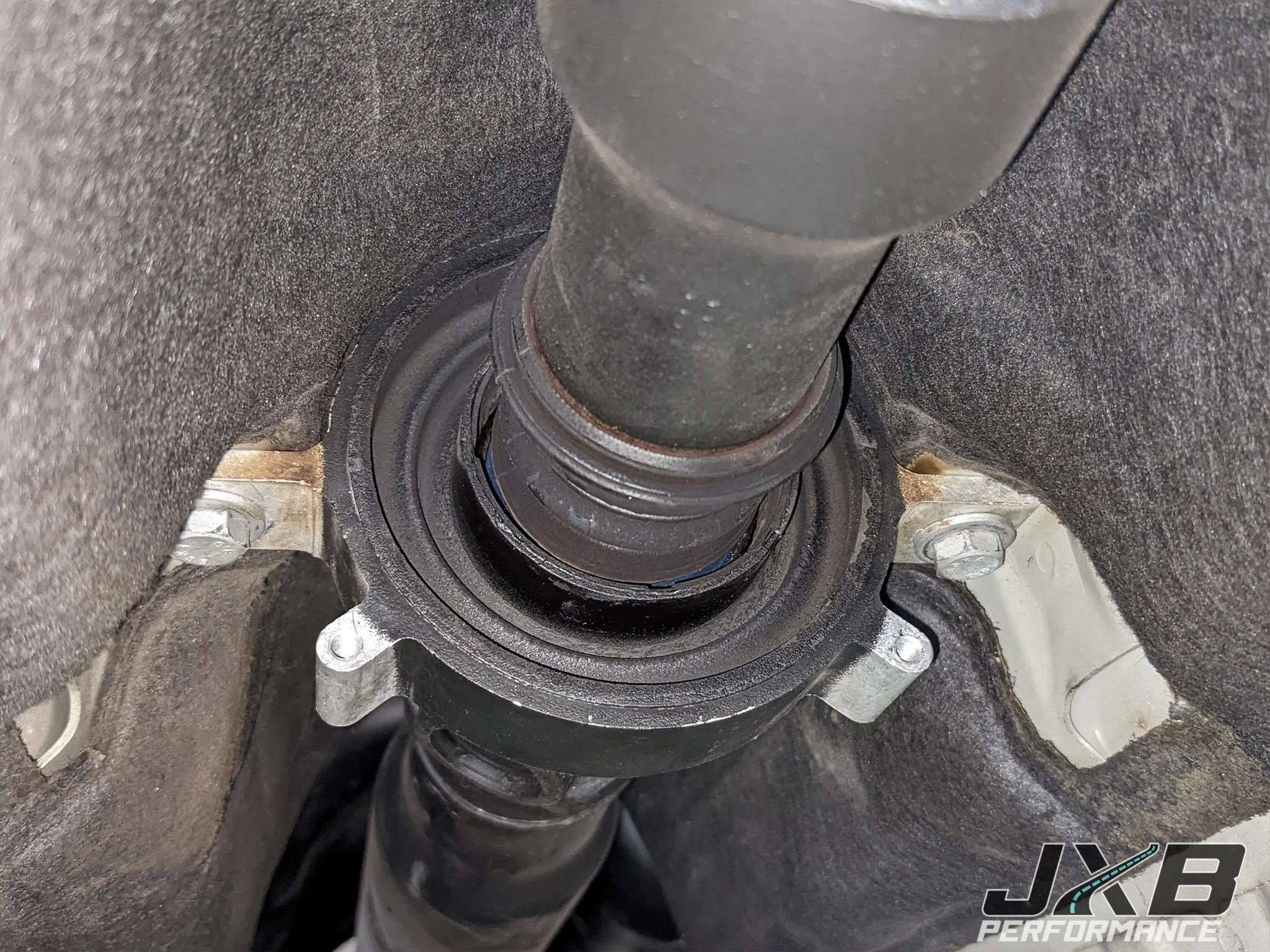 B6/7 A4 With 02X/5HP19 Driveshaft Center Support Bearing Carrier